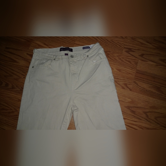 Gloria Vanderbilt Jeans - Picture 2 of 8